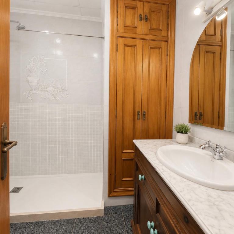  - Room #1713855901 - 12