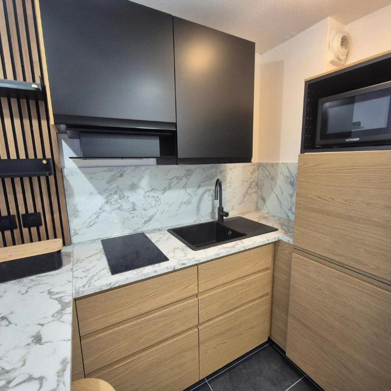 Studio Cabine à Tignes, Accès Direct Pistes, Balcon, WiFi, 4 Pers - FR-1-502-568 - Monolocale - 6