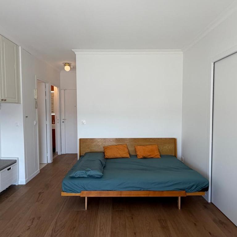 Eiffel View Balcony Hostel - Appartamento con 1 Camera da Letto - 10