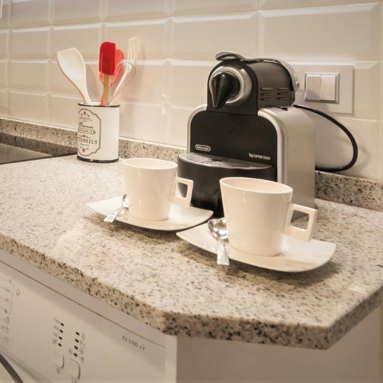 Quiet Central 2BR for 3 - Apartment - 15
