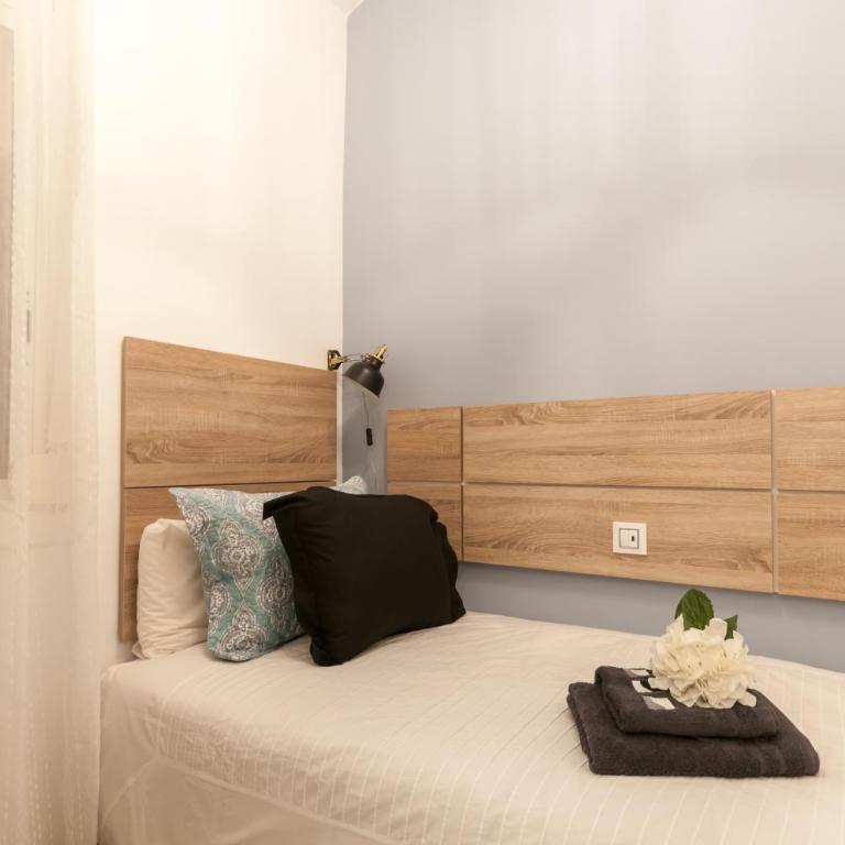 Quiet Central 2BR for 3 - Apartment - 5