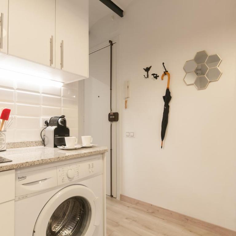 Quiet Central 2BR for 3 - Apartment - 14
