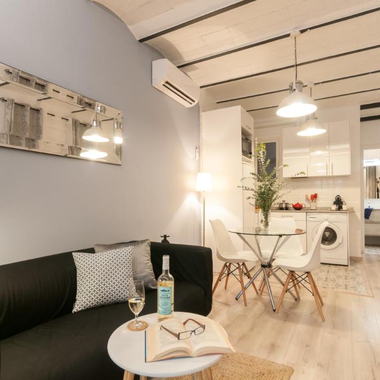 Quiet Central 2BR for 3 - Apartment - 6