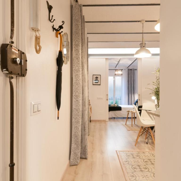 Quiet Central 2BR for 3 - Apartment - 9