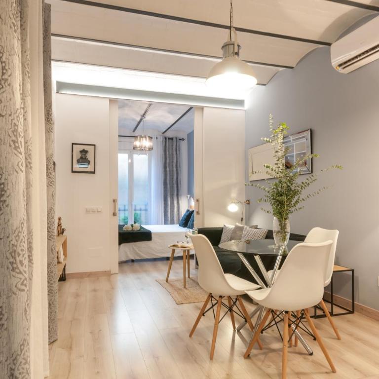 Quiet Central 2BR for 3 - Apartment - 11