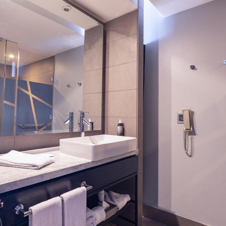 Wyndham Santiago Pettra - Habitación Doble Business Superior con cama extragrande - No fumadores - 4