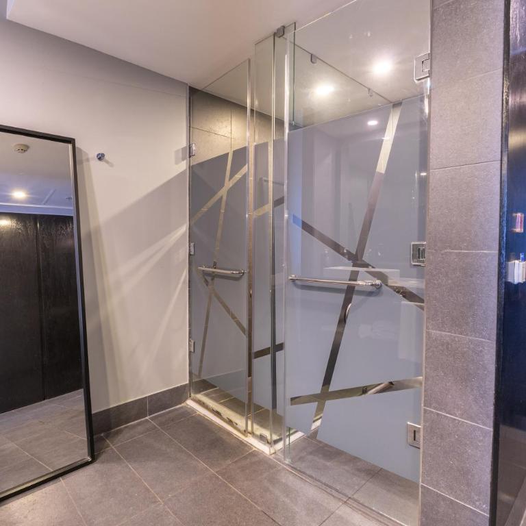 Wyndham Santiago Pettra - Habitación Doble Business Superior con cama extragrande - No fumadores - 5