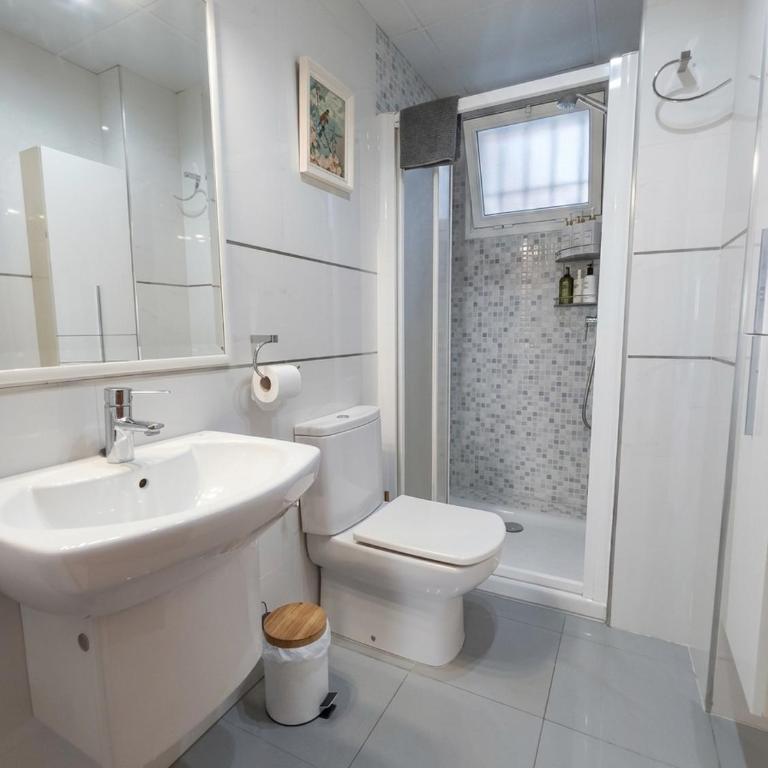 Carihuela Sol - Apartamento de 2 dormitorios con terraza y vistas al mar - 7