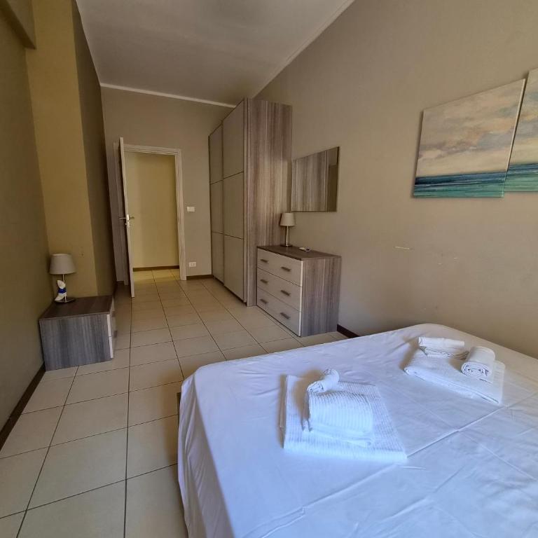 Apartments in Palazzo San Paolo with balconies by ML WHITE HOUSE - Two-Bedroom Deluxe Apartment with Balcony - 9