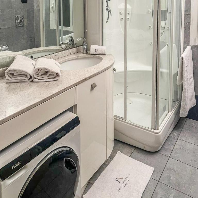 Mediterranee - One-Bedroom Apartment with Balcony - 16