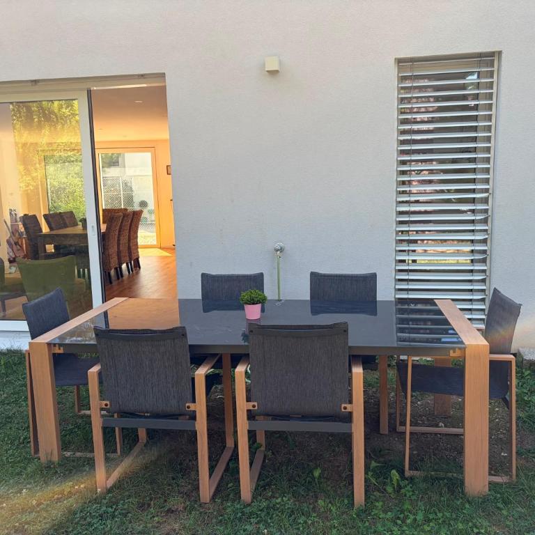 Modern house with private garden - Villa - 22