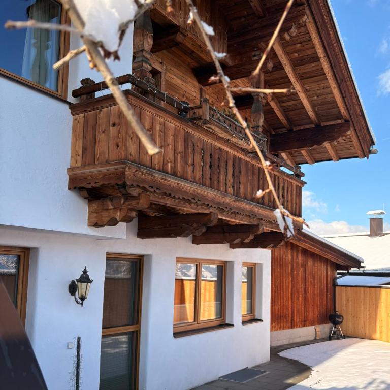 Ferienwohnung - Apartment mit 4 Schlafzimmern und einem Balkon - 1