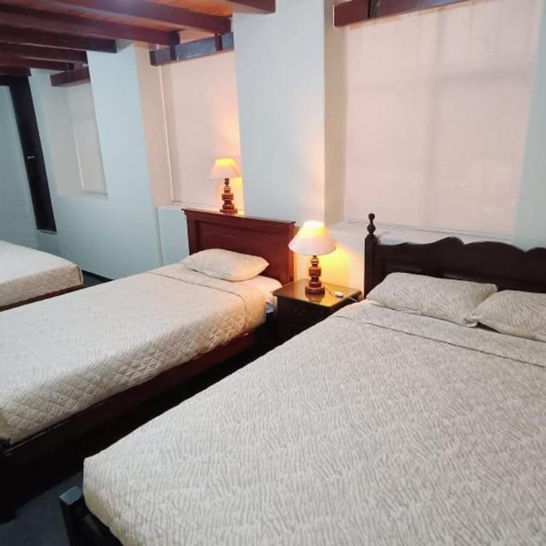 Hostal Victoria Quito - Habitación Triple - 1