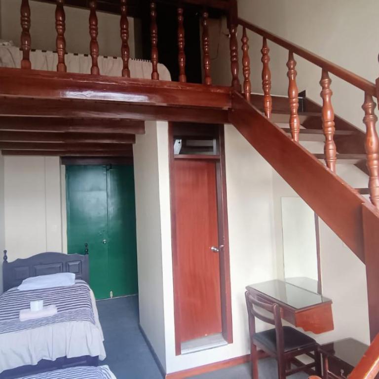 Hostal Victoria Quito - Habitación Triple - 7