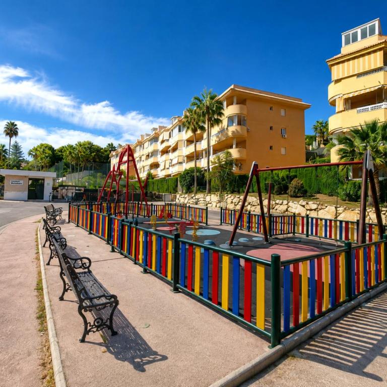 Ático duplex cerca de la playa, con piscina según temporada, jardines y parking - Apartamento Dúplex - 35