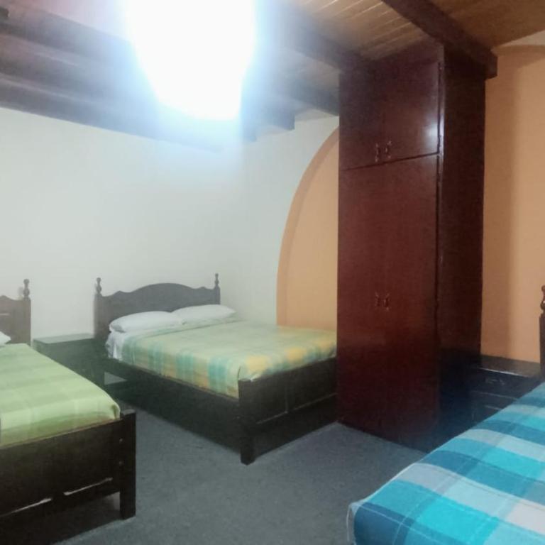 Hostal Victoria Quito - Habitación Familiar - 2