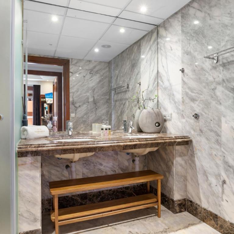  - Appartement 2 Chambres avec Balcon et Vue sur la Mer - 14