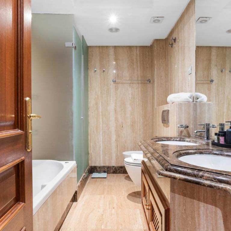  - Appartement 2 Chambres avec Balcon et Vue sur la Mer - 15