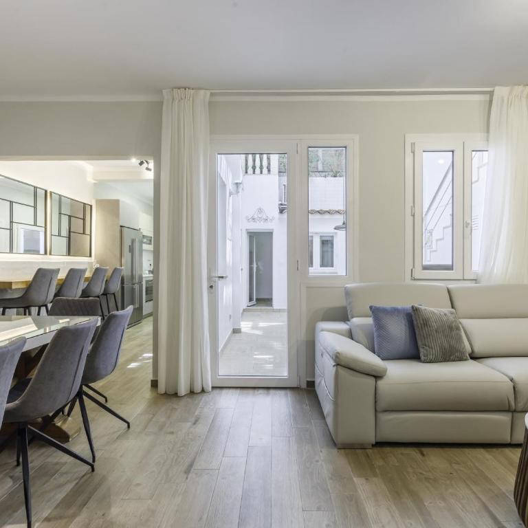 Sitges Centre Mediterranean House- 5 Bedroom, 4 Bathroom, Terrace Courtyard, Private Rooptop Pool - Casa - 15