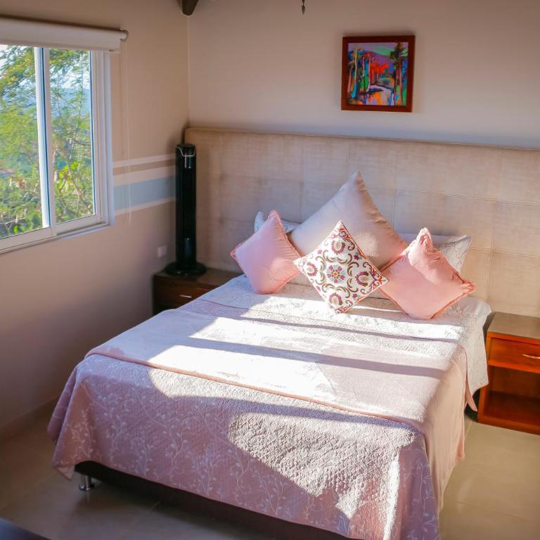 Hotel Mansión Barichara - Family Room with Balcony - 9