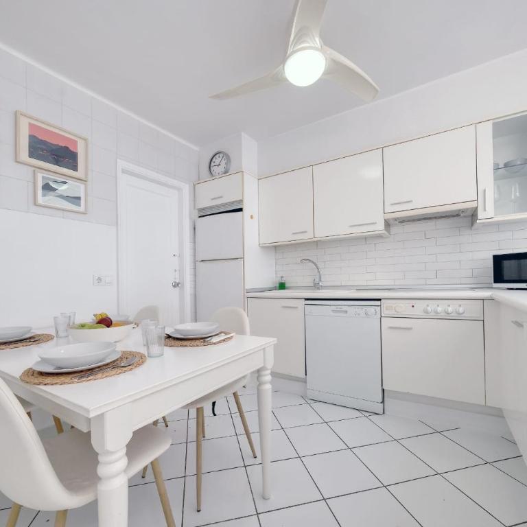 Casa Picon en Puerto del Carmen, con terraza, vistas al mar, piscina y junto a la playa - Apartment mit 2 Schlafzimmern - 11