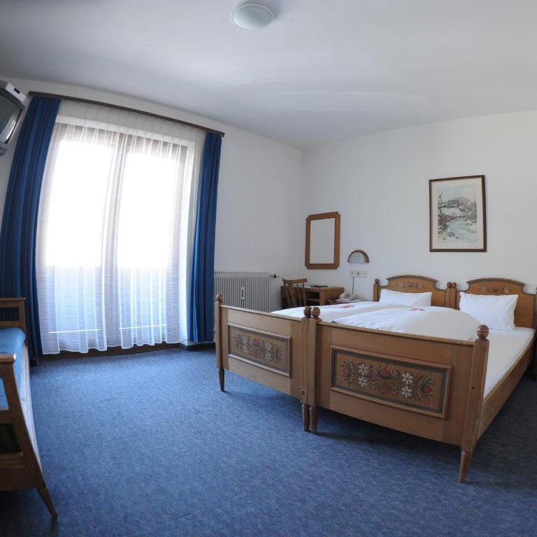 Gästehaus Obwexer - Doppelzimmer mit Balkon - 3