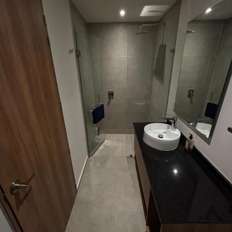  - Room #1713977401 - 6