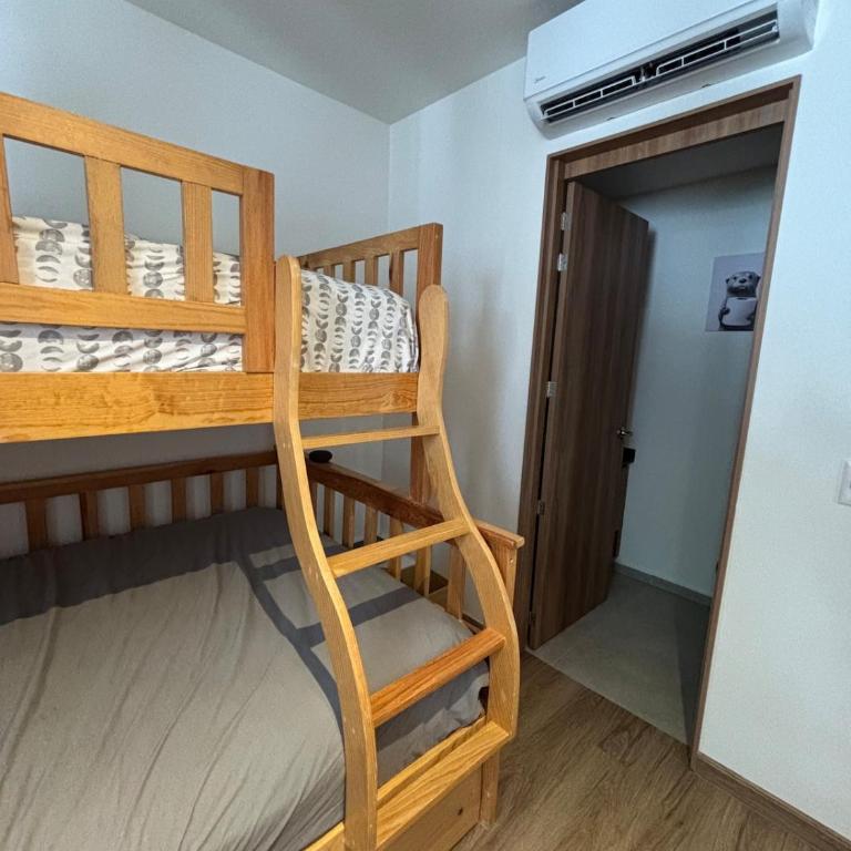  - Room #1713977401 - 16