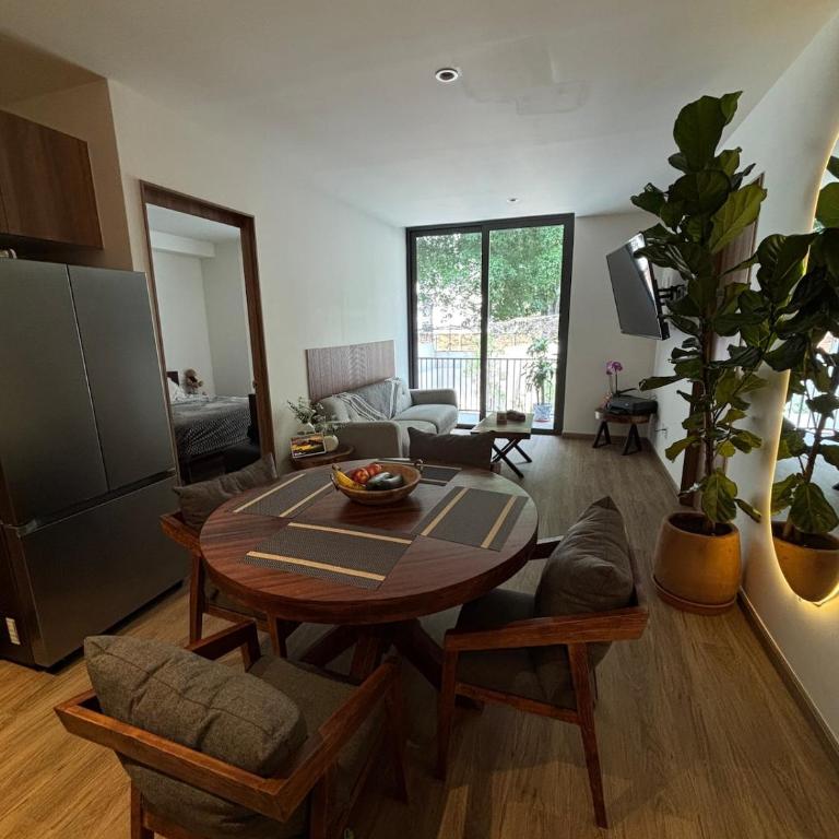 - Room #1713977401 - 21