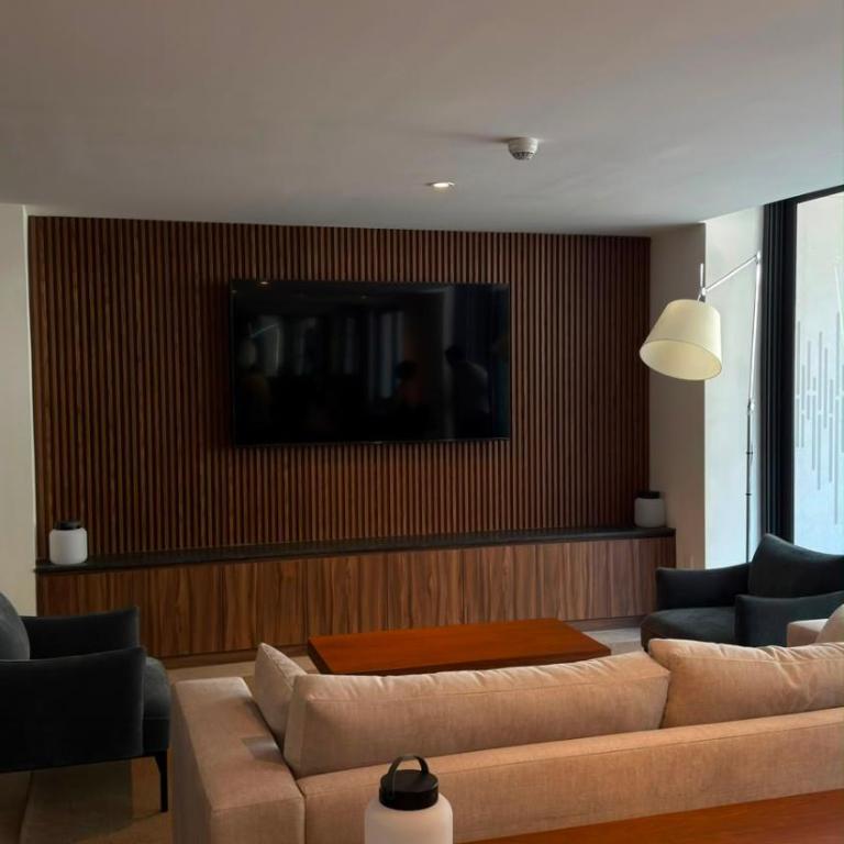  - Room #1713977401 - 22