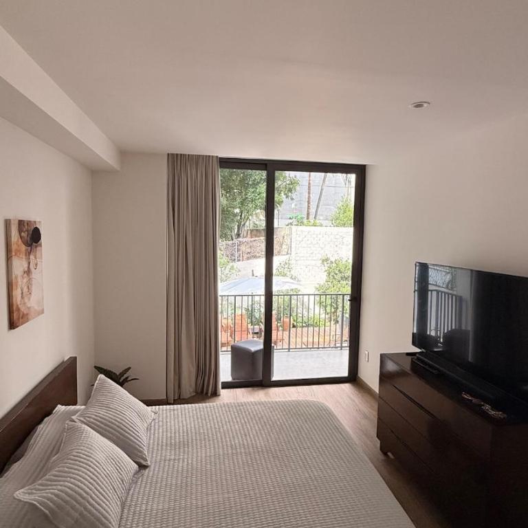  - Room #1713977401 - 23