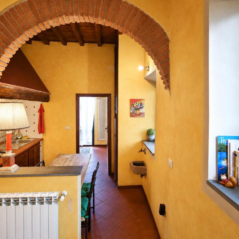 Real Rustic Tuscany Style In Center - One-Bedroom Apartment - 62