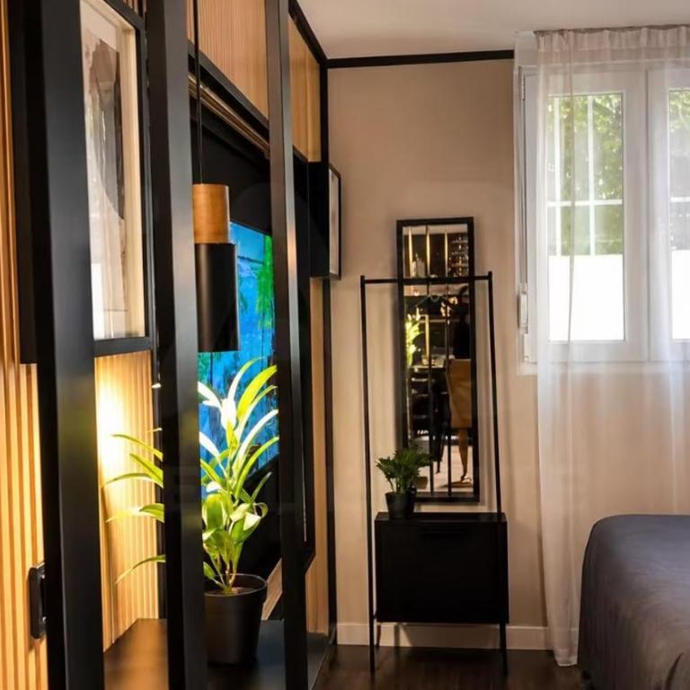  - Room #1713988901 - 3