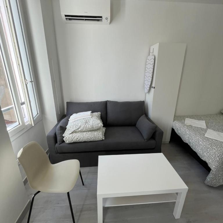  - Room #1713990601 - 7