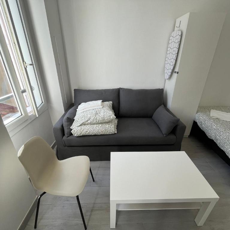  - Room #1713990601 - 8