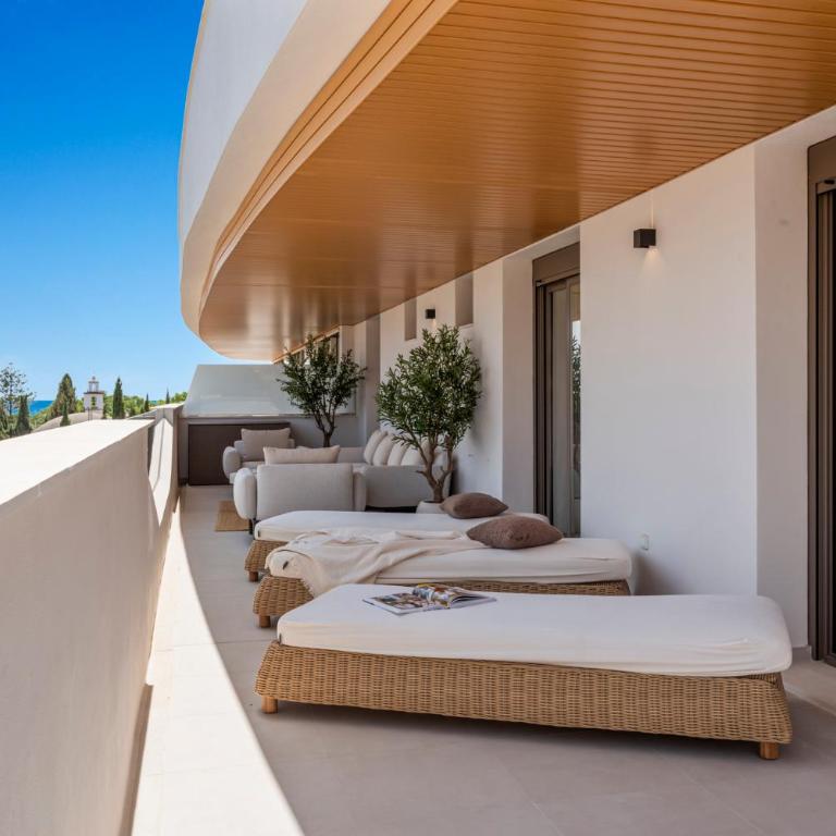 Estepona Skyline Penthouse - Three-Bedroom Apartment with Private Pool - 32