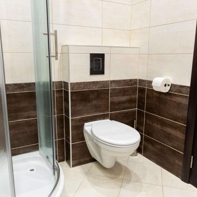 - Room #1713997701 - 7