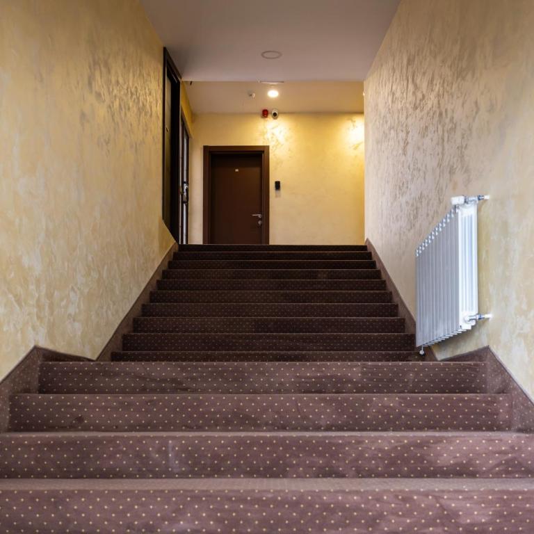  - Room #1713997701 - 8