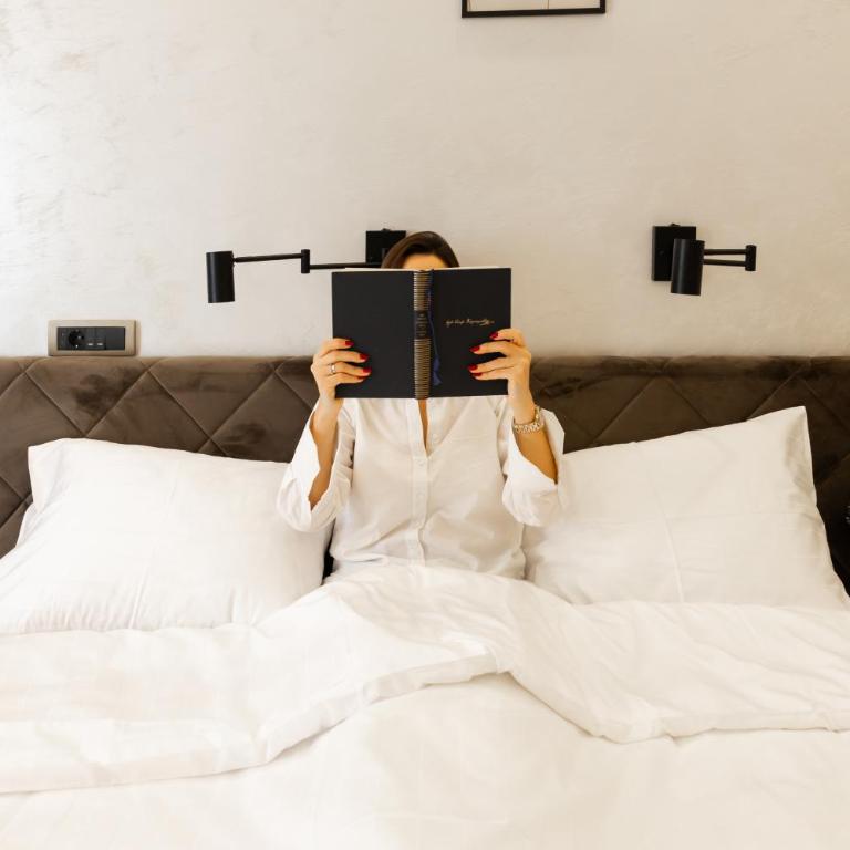  - Room #1713997701 - 22