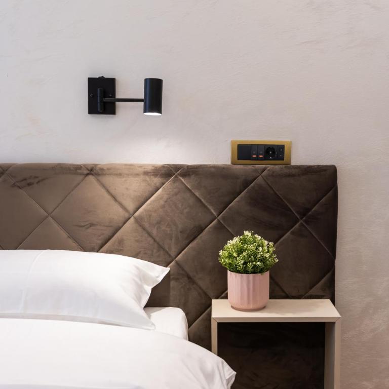  - Room #1713997701 - 24