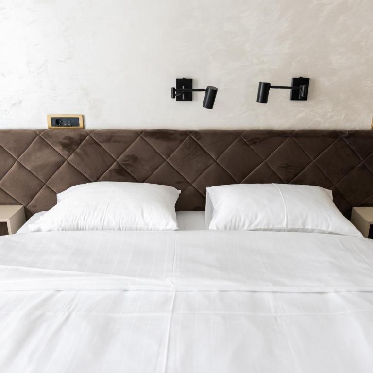  - Room #1713997701 - 25