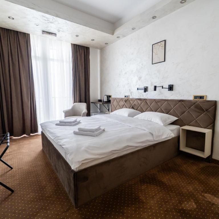  - Room #1713997701 - 28