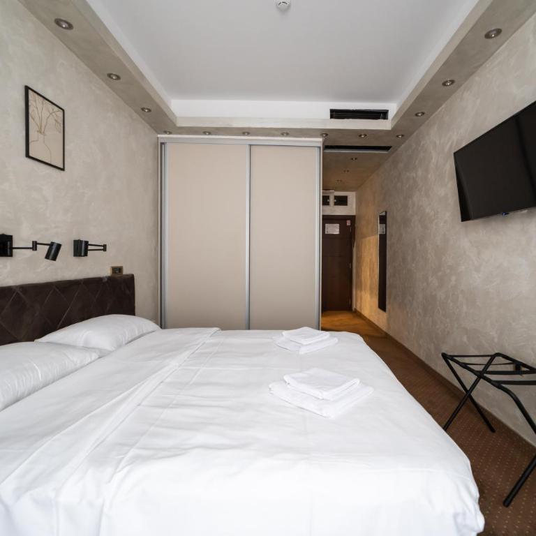  - Room #1713997701 - 29