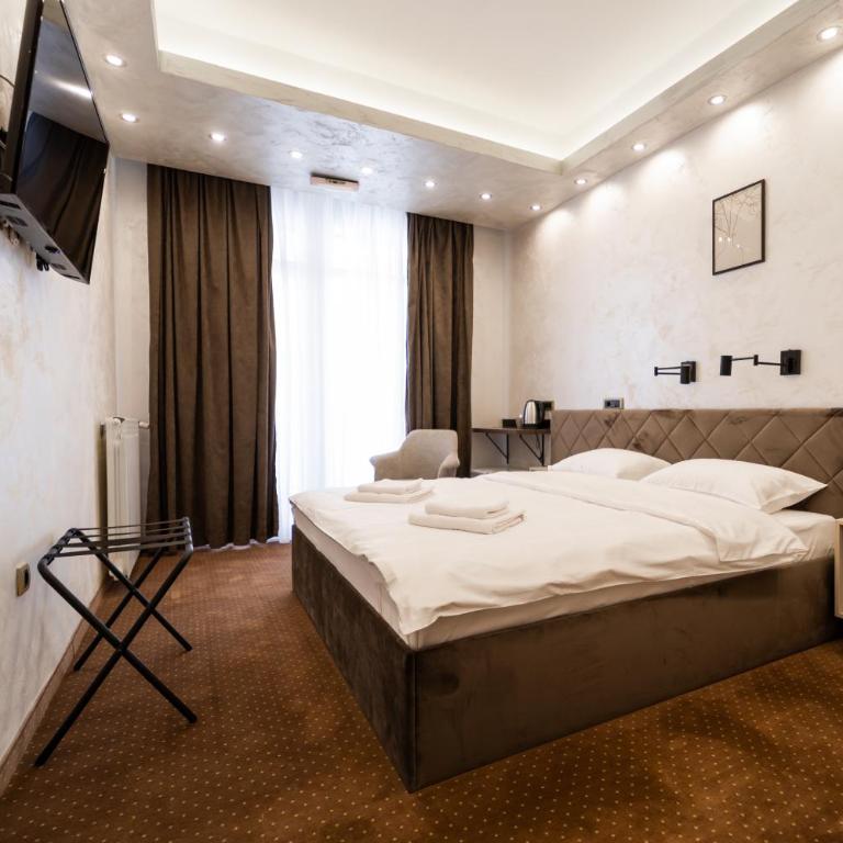  - Room #1713997701 - 30