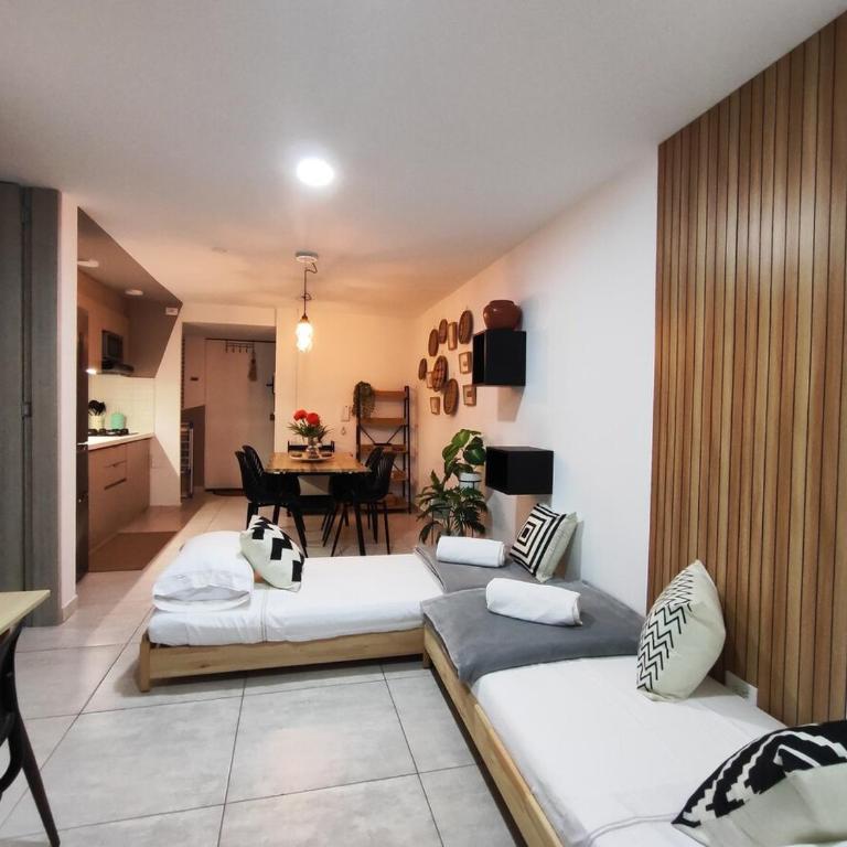 - Room #1714000301 - 15