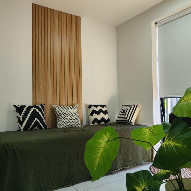  - Room #1714000301 - 13