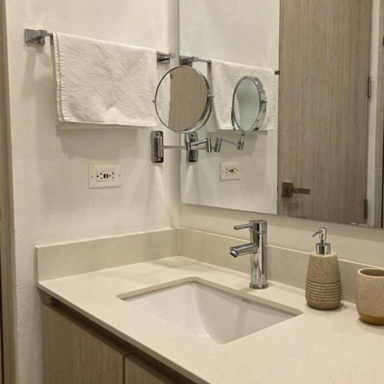  - Room #1714002101 - 22