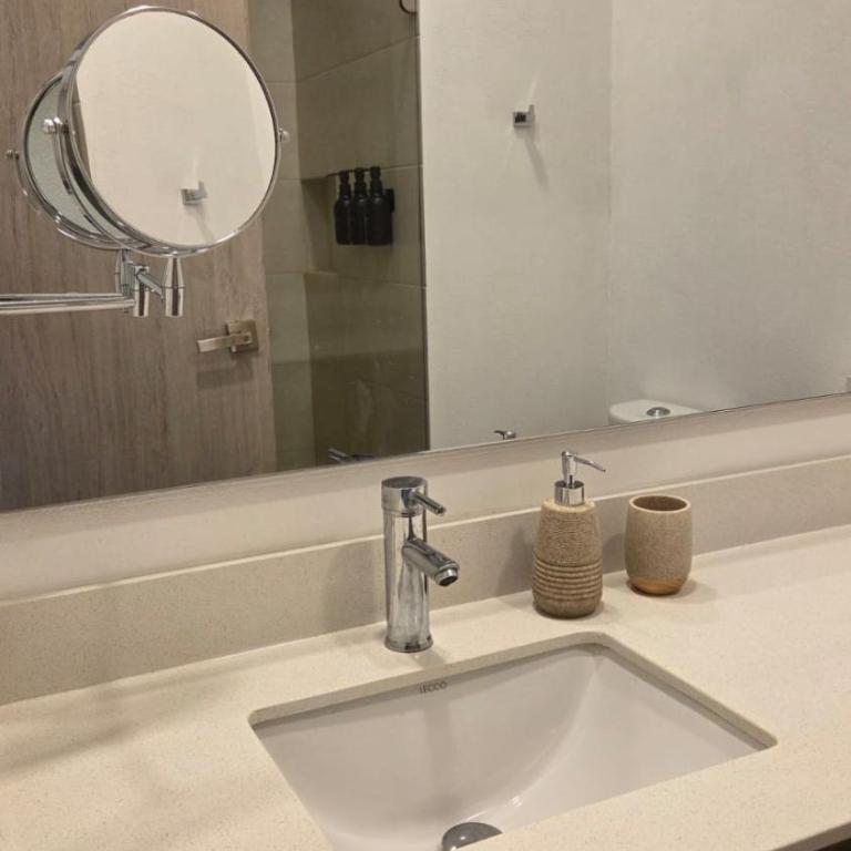  - Room #1714002101 - 23