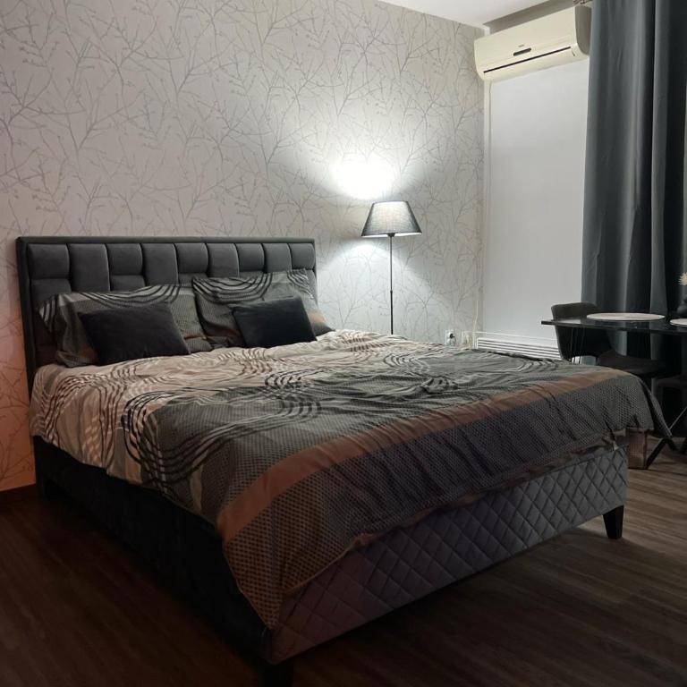  - Room #1714024301 - 13