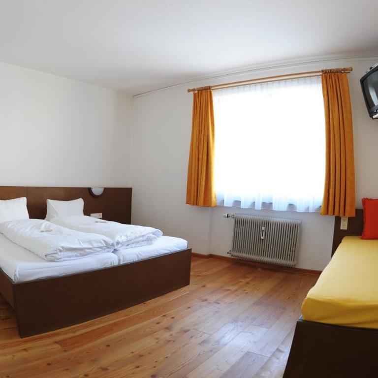 Gästehaus Obwexer - Dreibettzimmer - 1
